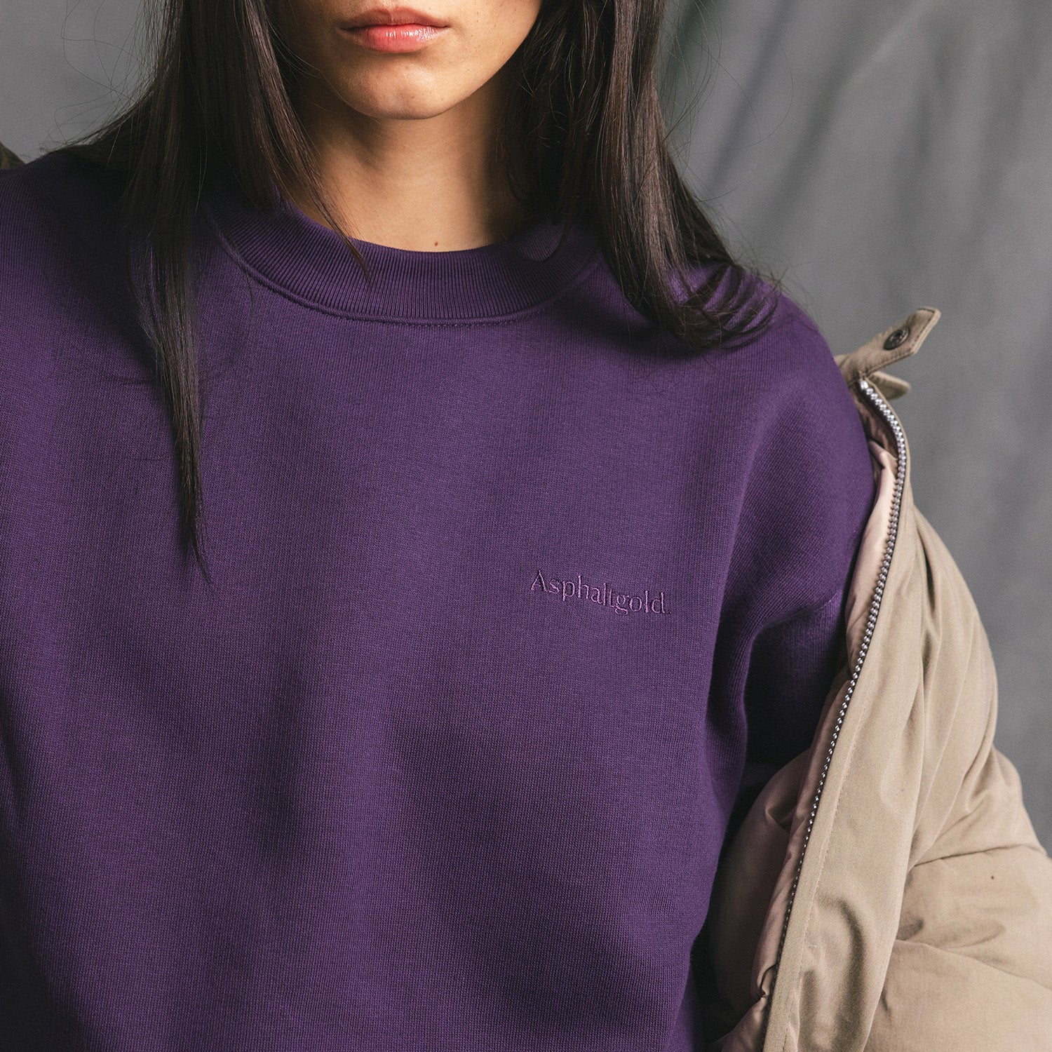 Asphaltgold Essential Crewneck - Image 4