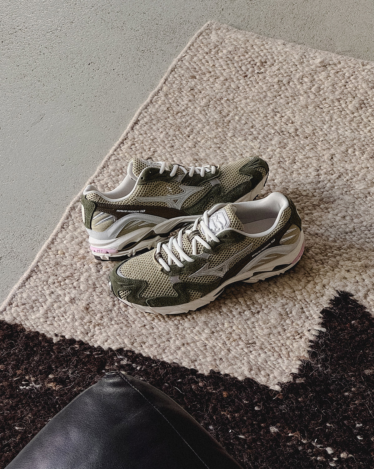 Mizuno Wave Rider 10 - Image 2