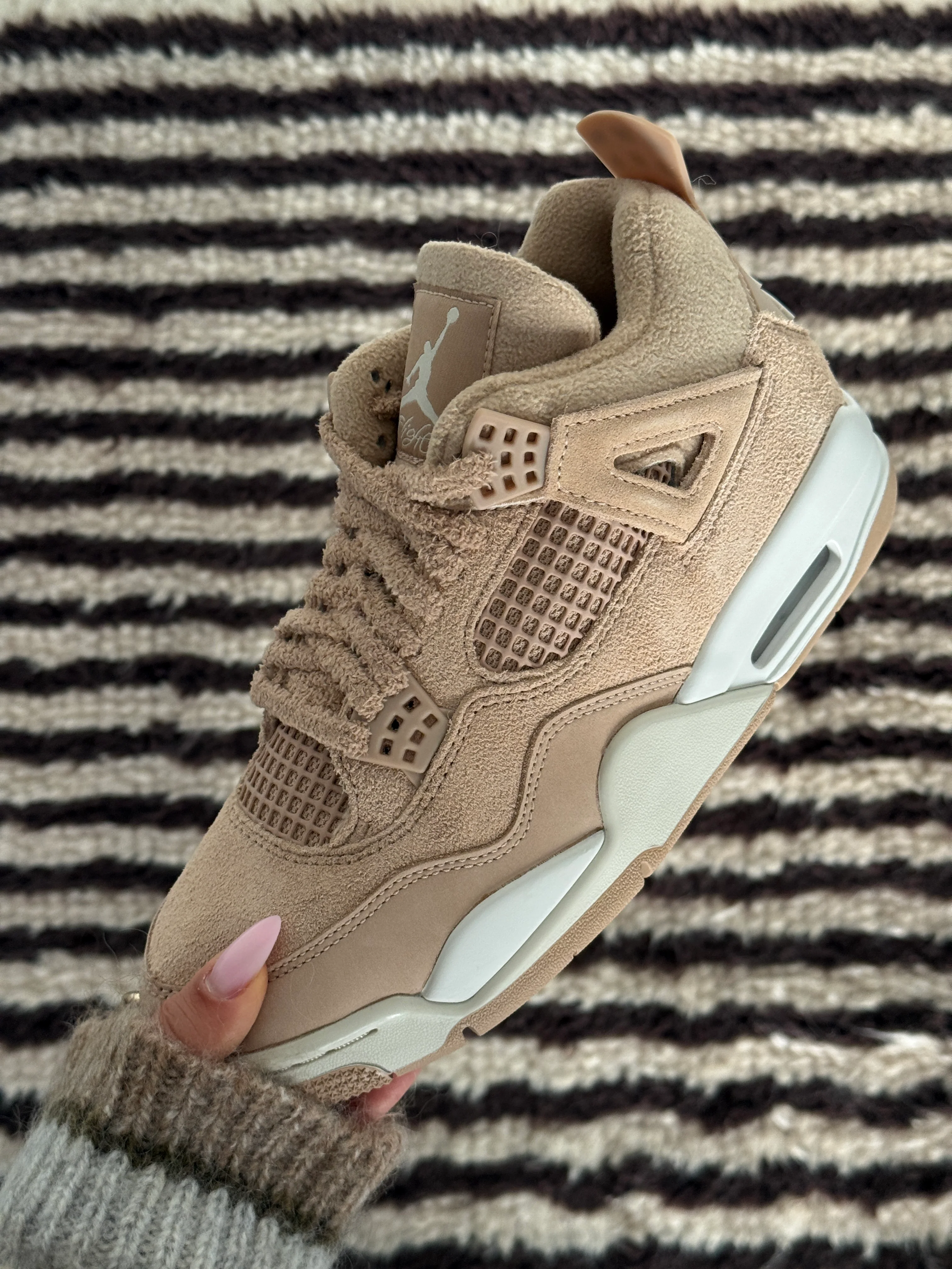 Nike Wmns Air Jordan 4 Retro *Cozy Girl* - Image 4