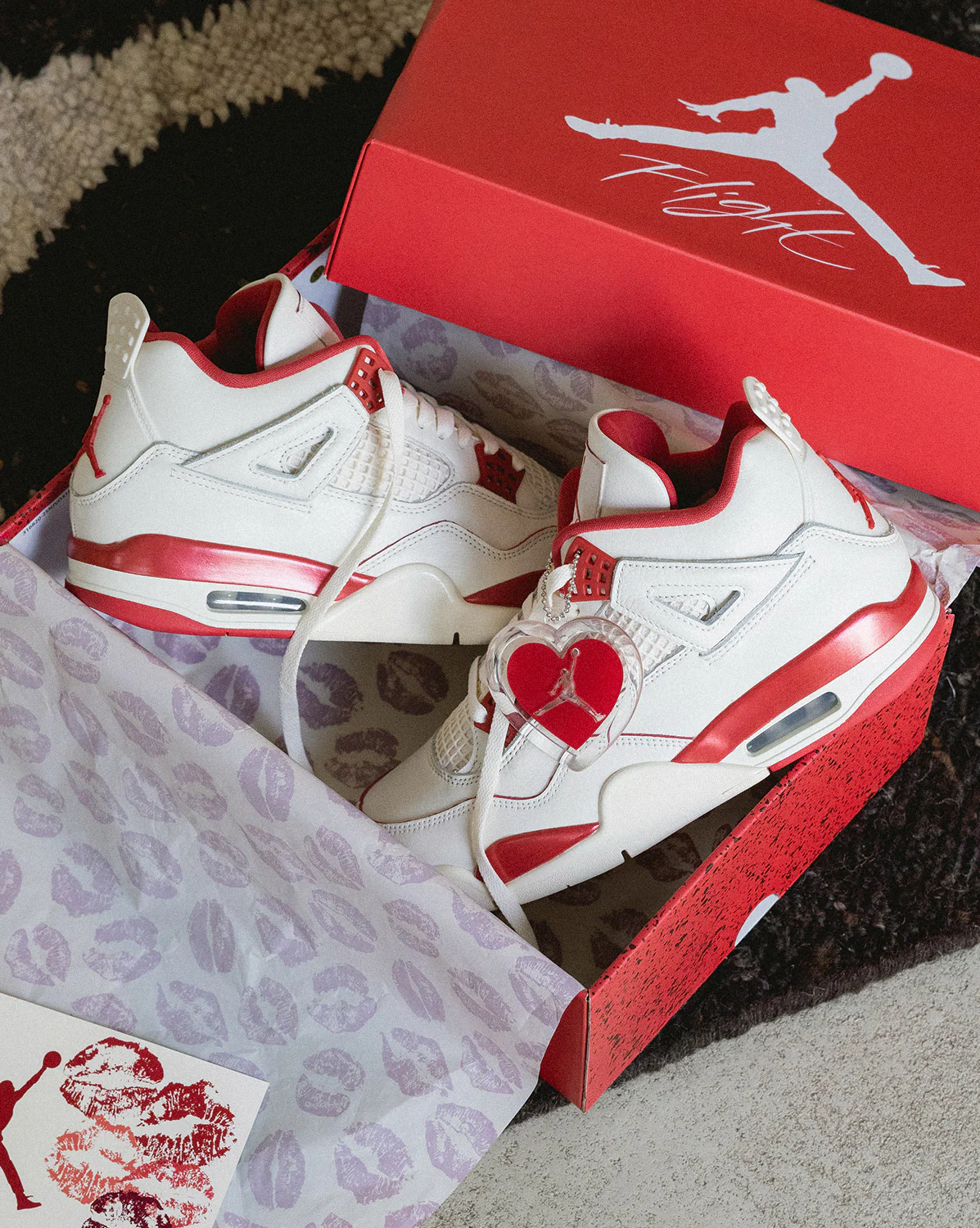 Nike Wmns Air Jordan 4 Retro *Valentine's Day* - Image 2