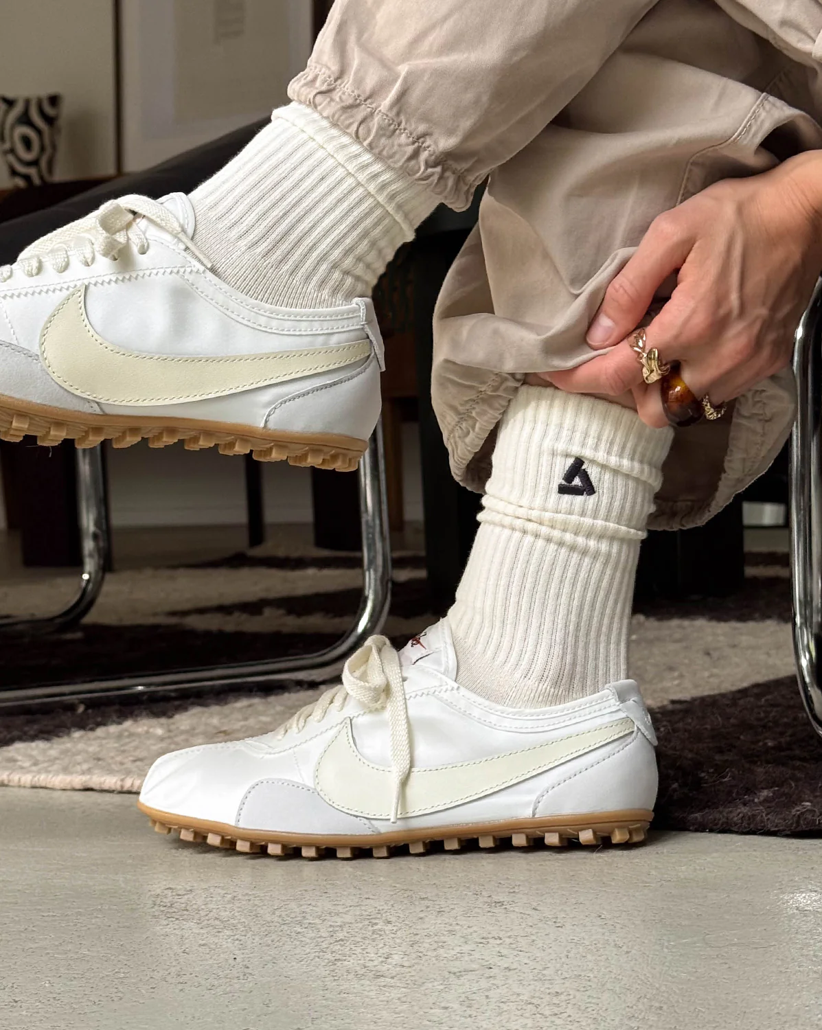 Nike Wmns Moon Shoe OG - Image 5