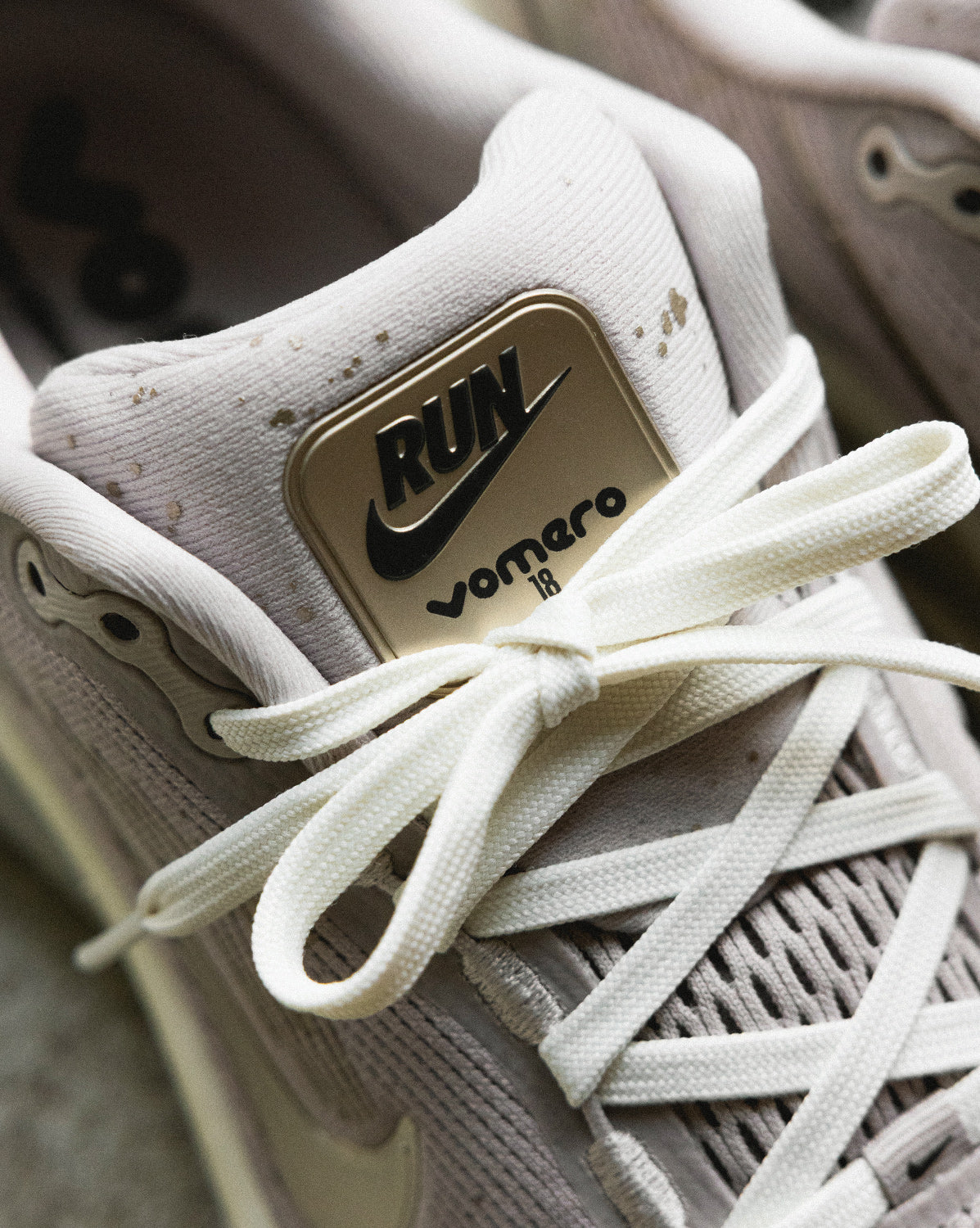 Nike Wmns Vomero 18 SE - Image 3