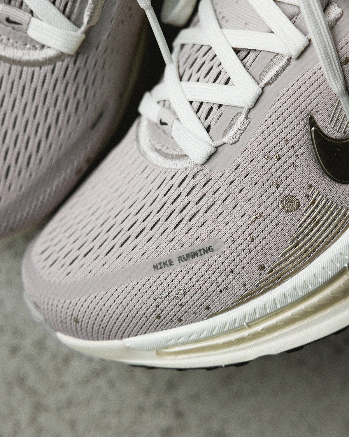 Nike Wmns Vomero 18 SE - Image 4