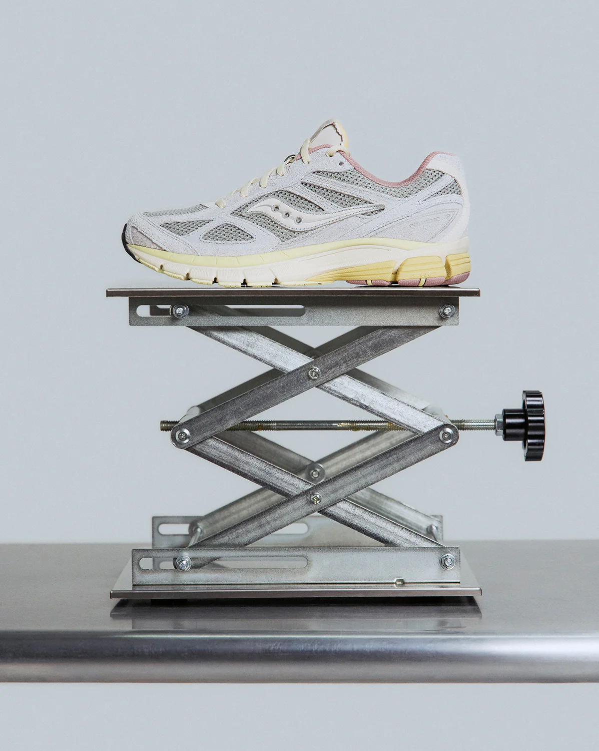 Saucony x 3sixteen Pro Grid Guide 7 - Image 2